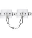 Кожаные наручники с люверсами Pecado BDSM белые