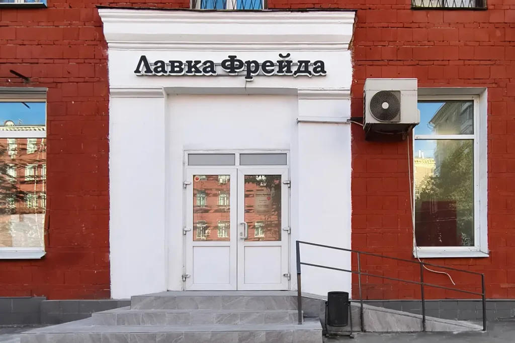 entrance.webp entrance.webp