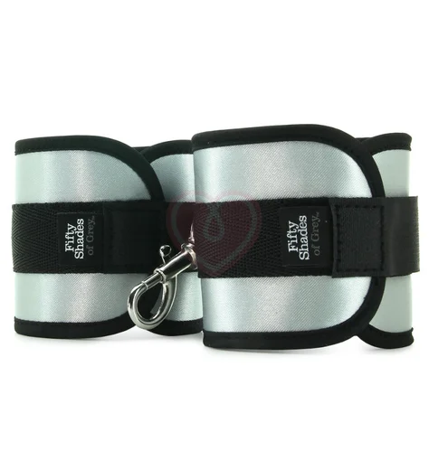 Мягкие атласные наручники '50 оттенков серого' Totally His фото 1