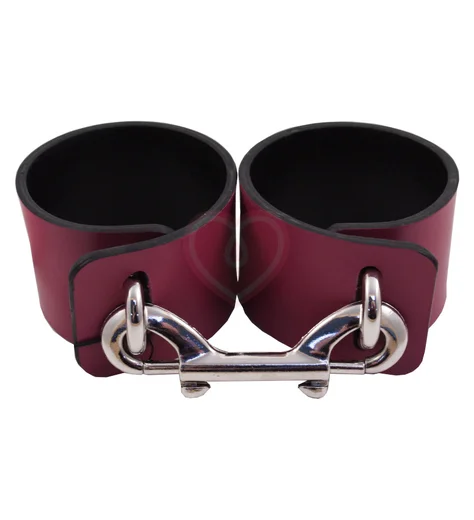 Широкие наручники Лунный Свет на карабине малиновые фото 1