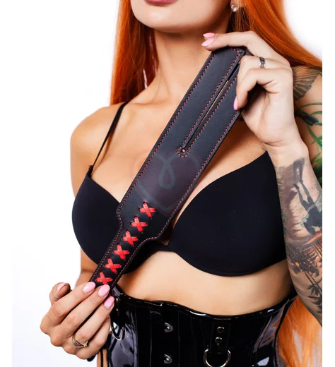 Шлёпалка Scandal из натуральной кожи с разрезом чёрная фото 2