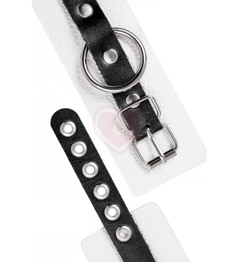 Мягкие наручники с люверсами Pecado BDSM белые с черным фото 5