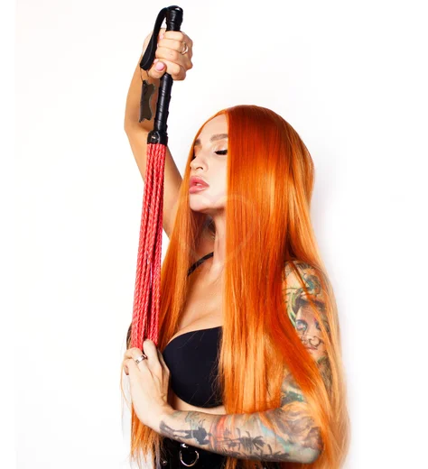 Плетёный флоггер Scandal из натуральной кожи чёрно-красный фото 2