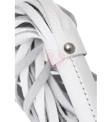 Плетка из натуральной кожи Pecado BDSM 50 см белая фото 3