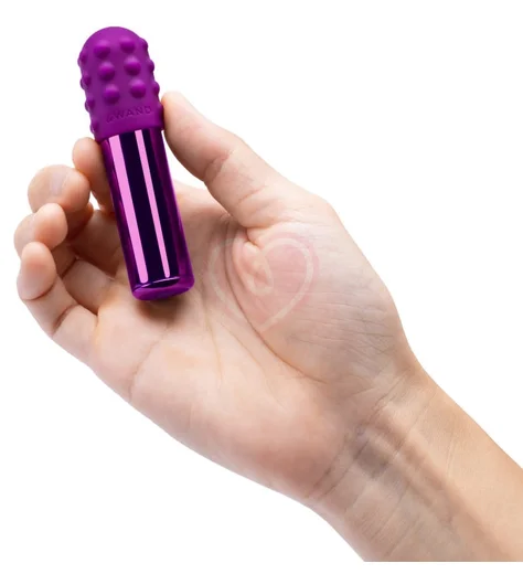 Маленькая вибропуля с двумя насадками Le Wand Bullet фиолетовая фото 6