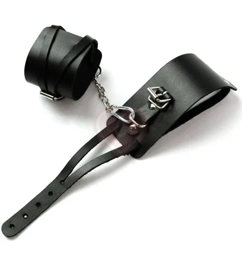 Оковы из черной кожи с креплением в виде веревочек Crazy Handmade фото 1