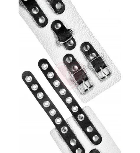 Наручники с двумя ремнями и люверсами Pecado BDSM белые с черным фото 6