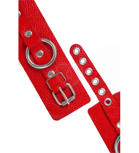 Кожаные наручники с люверсами Pecado BDSM красные фото 6