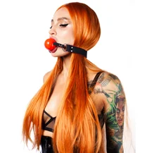 Кляп Scandal с силиконовым шариком и кожаными ремнями чёрно-красный