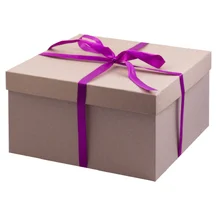 Крафтовая подарочная коробка 23х23 см