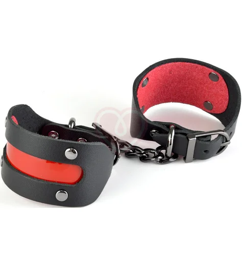 Наручники Пятница чёрные с красной лаковой вставкой фото 1