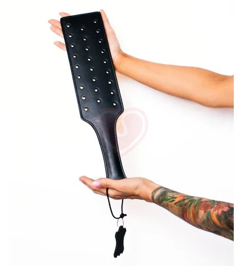 Шлёпалка Scandal из натуральной кожи с клёпками чёрная фото 1