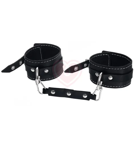 Двухслойные оковы на ноги Pecado BDSM с карабинами черные фото 1