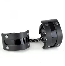 Наручники Пятница чёрные с чёрной лаковой вставкой