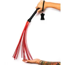 Флоггер Scandal из натуральной кожи чёрно-красный