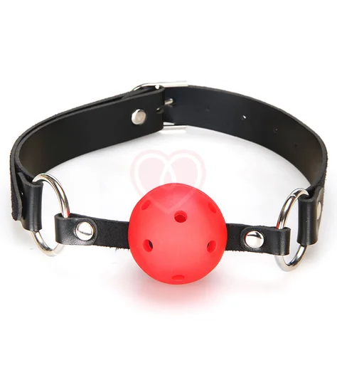 Кляп на ремне с красным шариком с отверстиями для дыхания Breathable Ball Gag фото 1