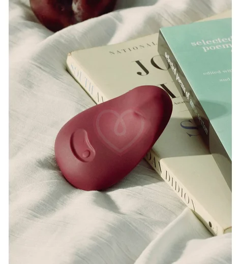 Гибкий мини-вибратор Dame Products Pom бордовый фото 5