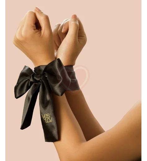 Сатиновая повязка YESforLOV Black Satin Blindfold фото 3