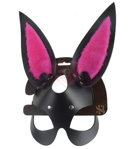 Чёрная маска зайки с пушистыми розовыми ушками фото 2