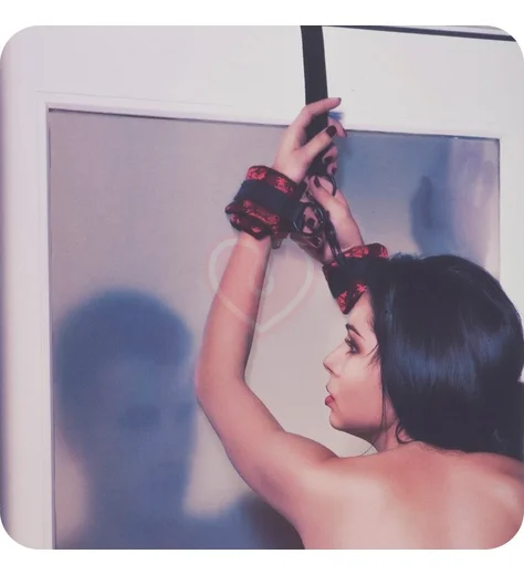 Фиксация на дверь с наручниками Scandal Over the Door Cuffs фото 5