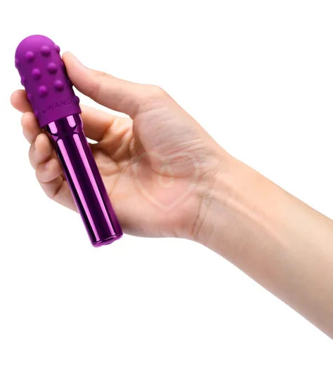 Большая вибропуля с двумя насадками Le Wand Grand Bullet фиолетовая фото 3