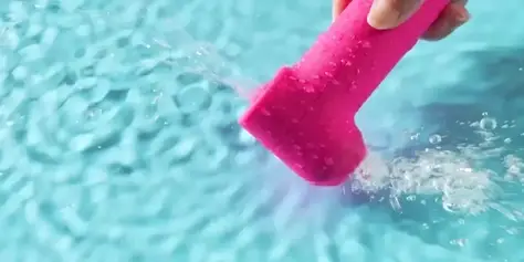 Вакуумный стимулятор клитора с двойной технологией Lovense Fizz розовый фото 10