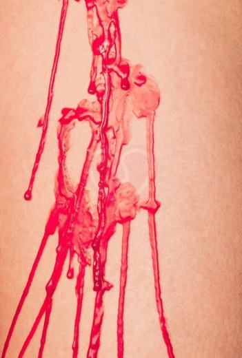 Восковая свеча Wax Play To Blaze с ароматом сливы и сакуры фото 3
