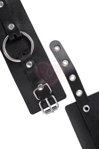 Наручники из толстой кожи с люверсами Pecado BDSM черные фото 4