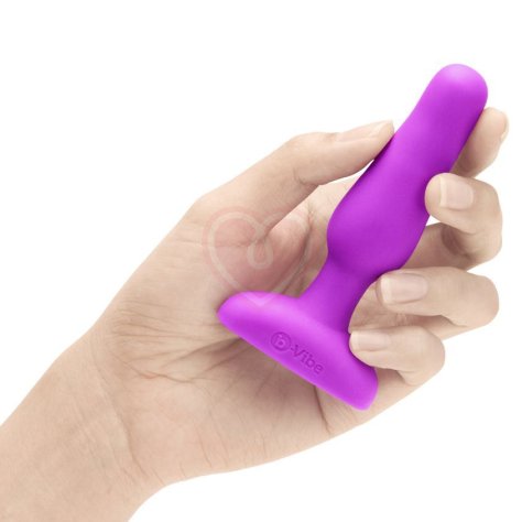 Маленькая анальная вибропробка B-Vibe Novice Plug розовая фото 2